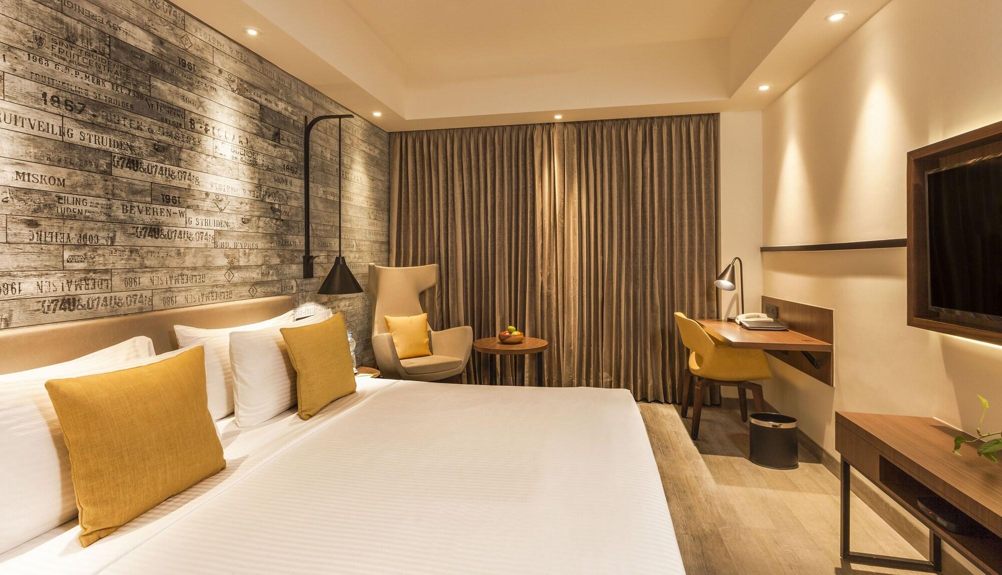 Lemon Tree Premier City Center Пюн Екстериор снимка