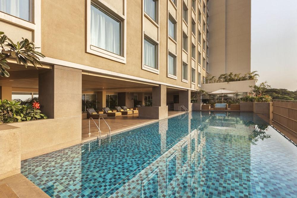 Lemon Tree Premier City Center Пюн Екстериор снимка