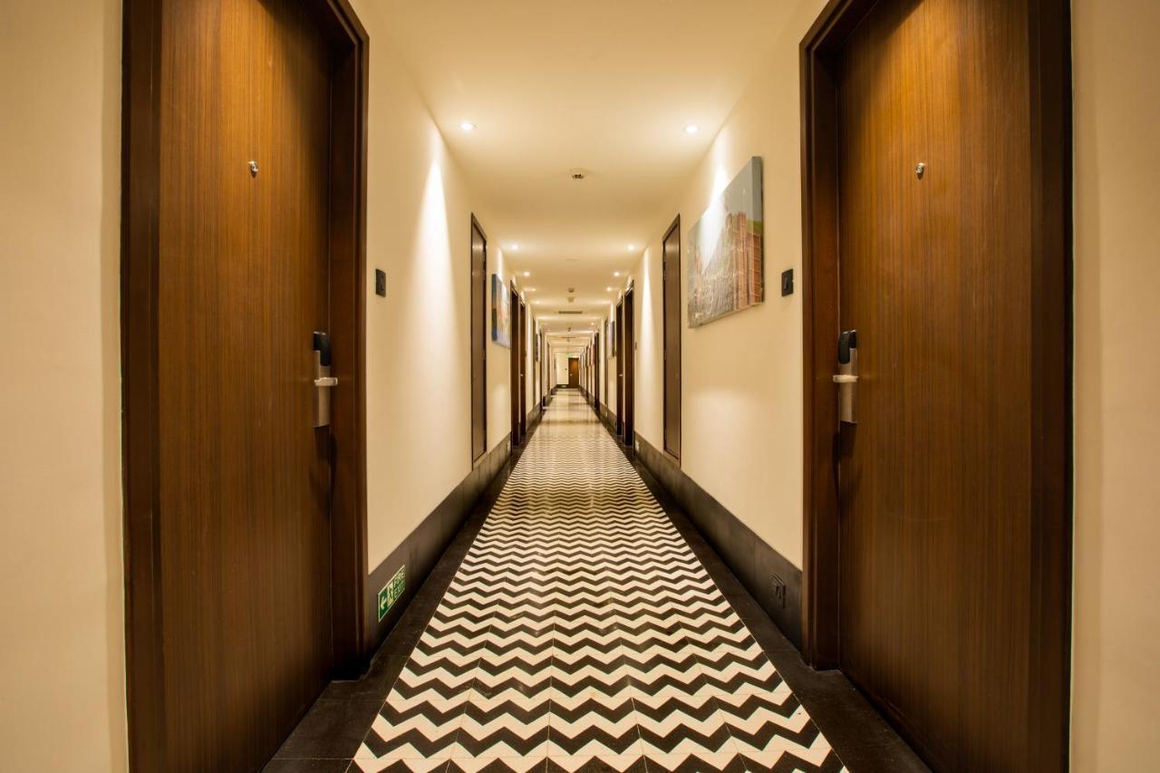 Lemon Tree Premier City Center Пюн Екстериор снимка