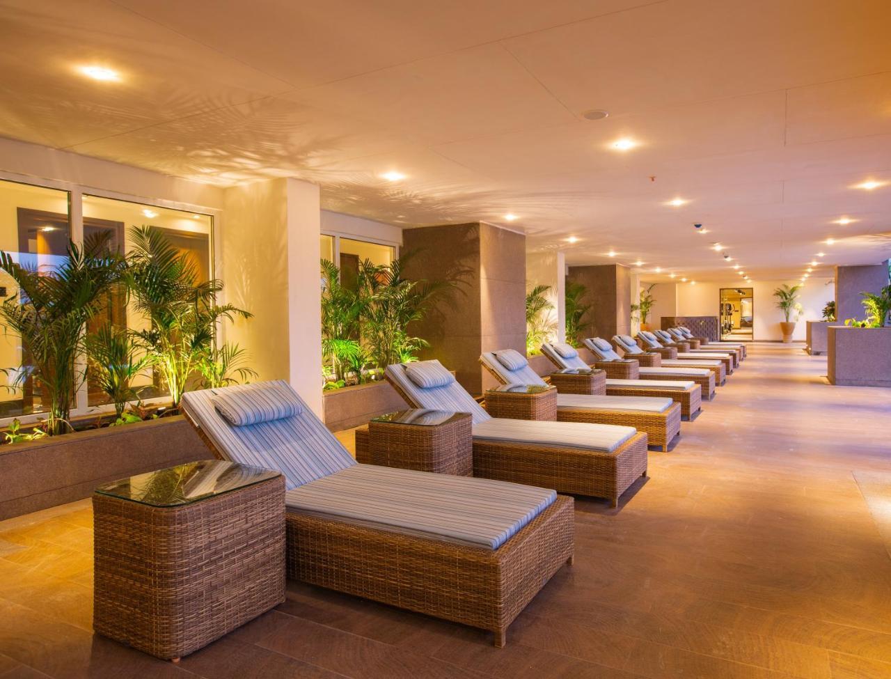Lemon Tree Premier City Center Пюн Екстериор снимка