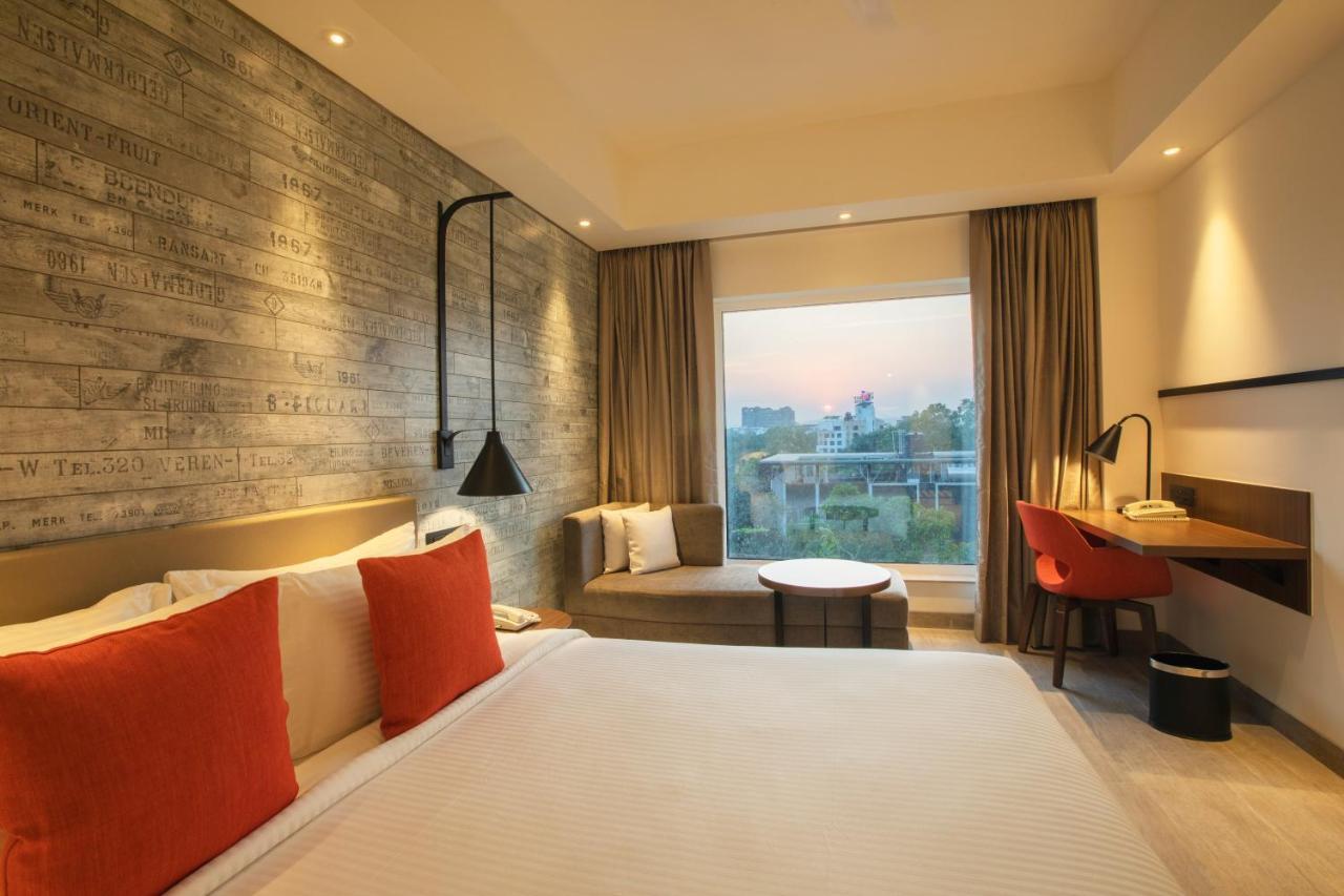 Lemon Tree Premier City Center Пюн Екстериор снимка