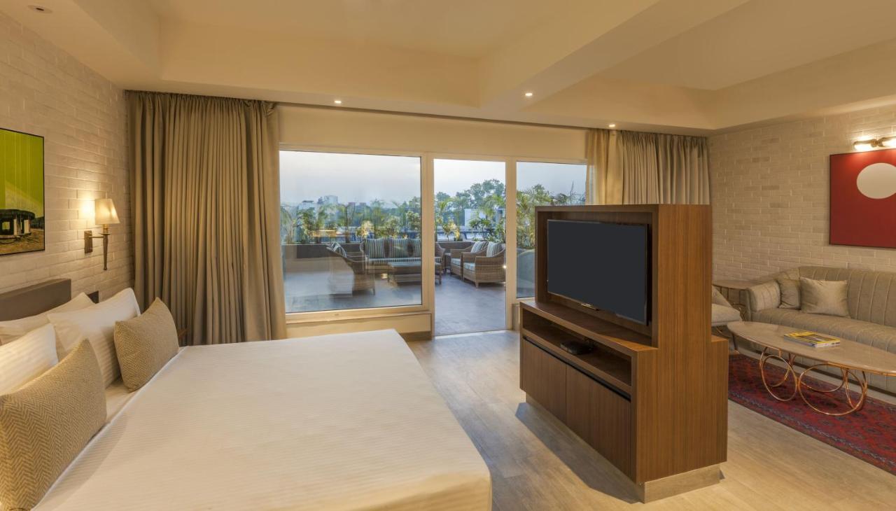 Lemon Tree Premier City Center Пюн Екстериор снимка