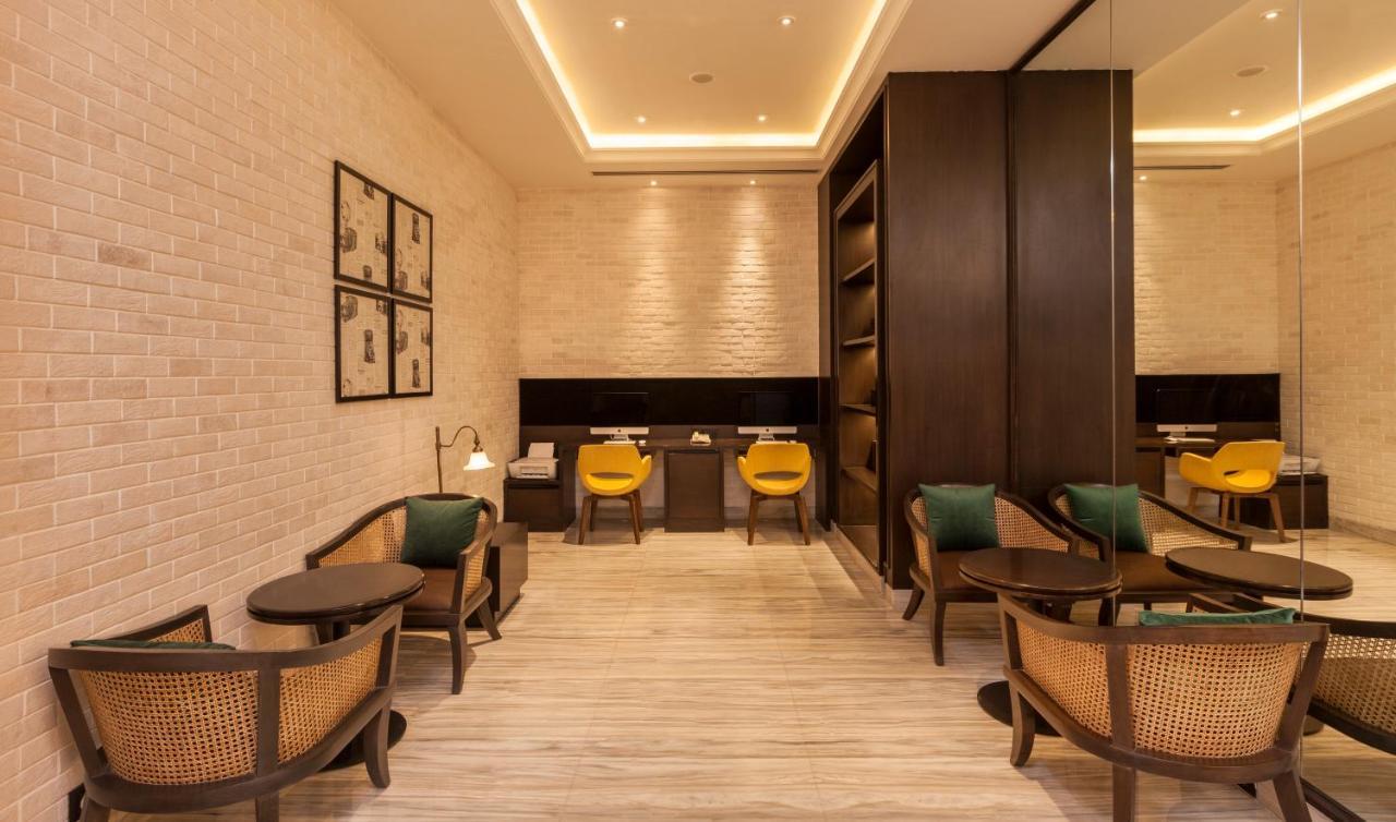 Lemon Tree Premier City Center Пюн Екстериор снимка